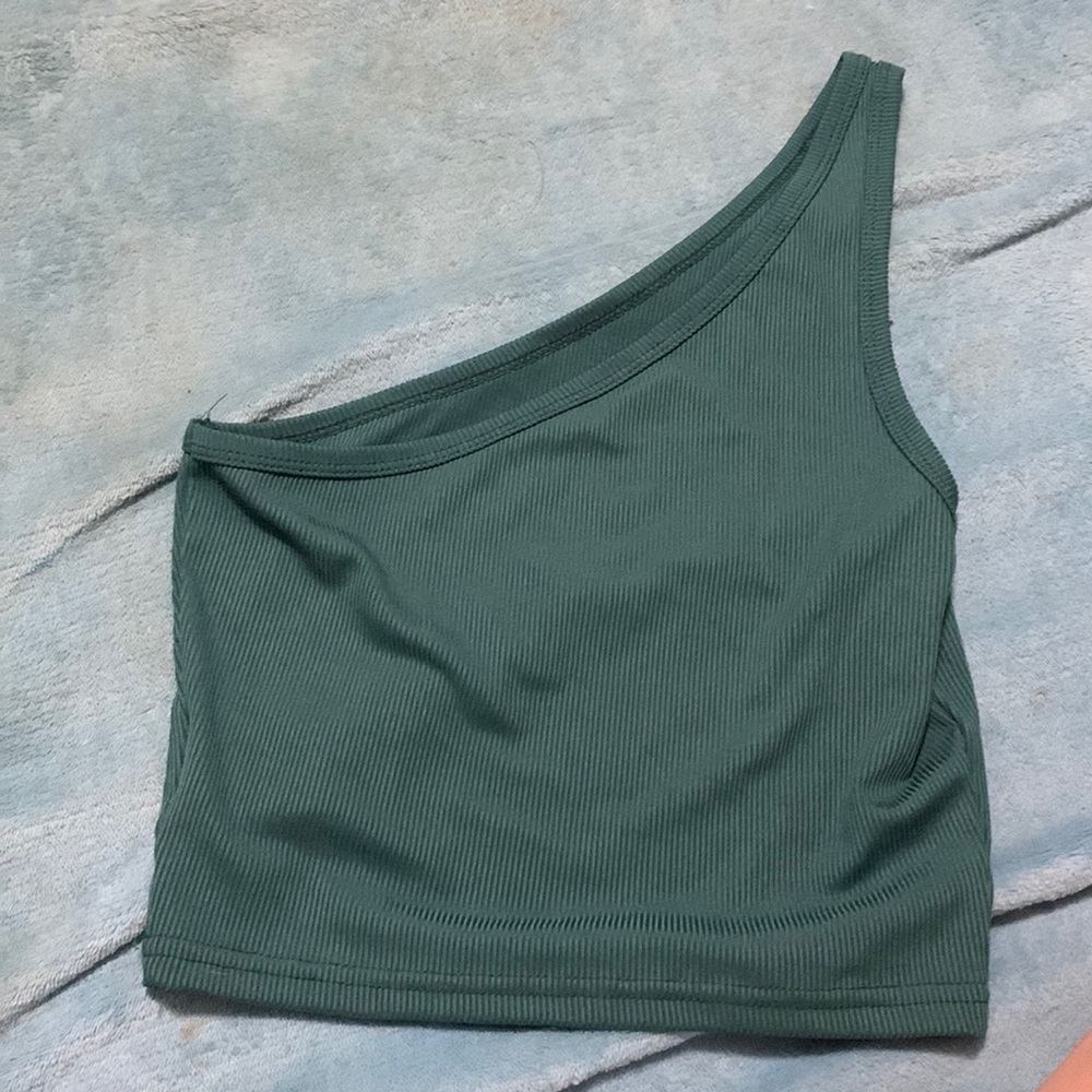 One shoulder crop top